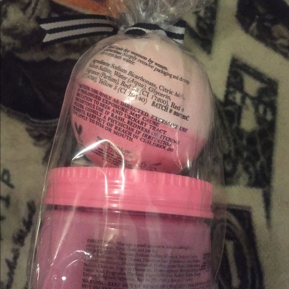 Bath Bomb 💣 &Foaming Bath Scrub - Picture 3 of 5